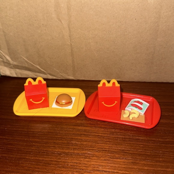 Lil McDonald’s Toys - Happy Meal cheeseburger, apple slices, - Picture 1 of 3